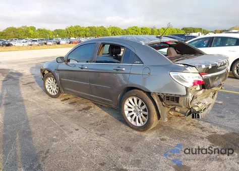 2012 Chrysler 200 Lx z USA, uszkodzony, nr VIN 1C3CCBAB9CN191817
